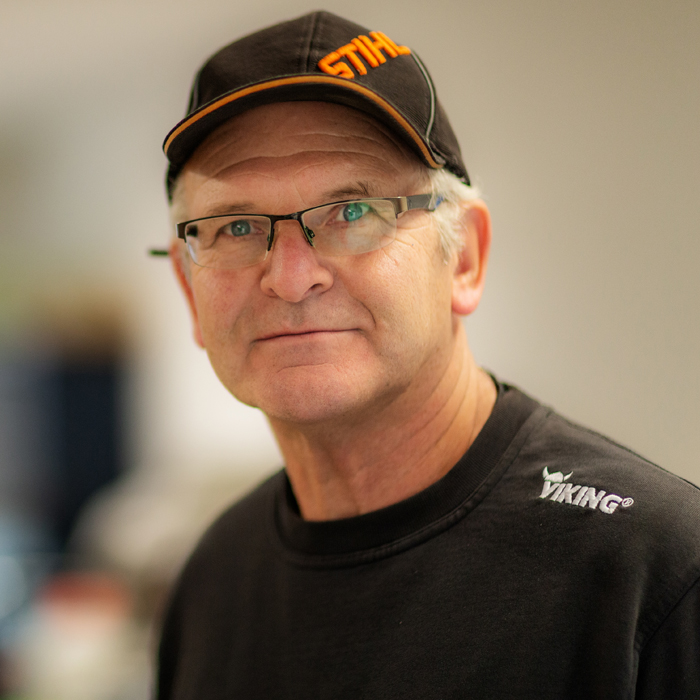 Mulchrasenmäher, Rasenlüfter, Vertikutierer, Motorhacken, Aufsitzmäher, Erdbohrgerät, Sprühgerät, Spritzgerät, Reinigen, Aufräumen, Laubbläser, Blasgerät, Saughäcksler, Hochdruckreiniger, Nasssauger, Trockensauger, Kehrgerät, Kehrmaschine, Gartenhäcksler, Erzeugen, Versorgen, Lademanagement, Wasserpumpe, Kompressor, Aktion, Reduziert, Artikel, Frühling, Aktuell, Bestseller, Neuheit, Markenshop, Accessoires, kalt, Jahreszeit, Holz, stapeln, trocknen, lagern, vorgehen, schlagen, sparen, Geld, Heizen, verwenden, Frisch, Wasseranteil, Bundesimmissionsschutzverordnung, direkt, verbrannt, schädlich, Qualm, Feinstaub, begrenzen, feucht, Kamin, Schaden, anrichten, gesetzlich, vorgeschrieben, Grenzwert, maximal, Holzfeuchte, einhalten, Monat, lang, gründlich, genügend, Zeit, kalkulieren, Kaminholz, optimal, Mindestwert, Jahr, Trocknen, einplanen, sicher, Seite, erkennen, Farbe, verloren, hart, hohl, Klang, klingen, präzise, einschätzen, Holzfeuchtigkeitsmessgerät, korrekt, maßgeblich, fault, schimmelt, Hartholz, Geduld